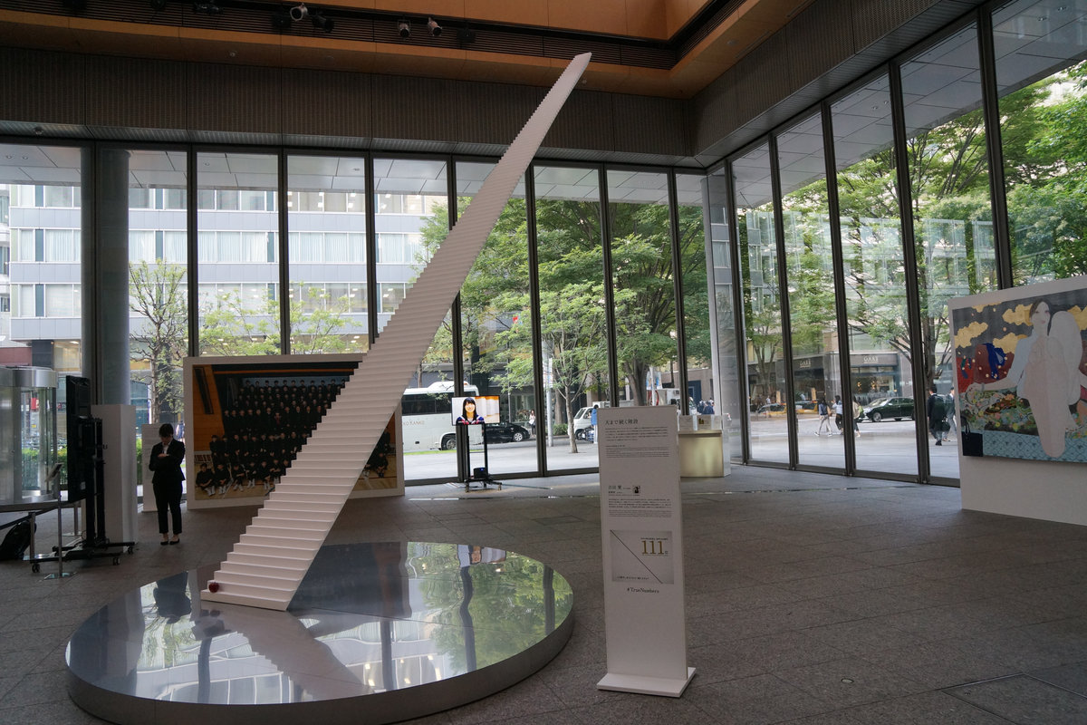 天まで続く階段