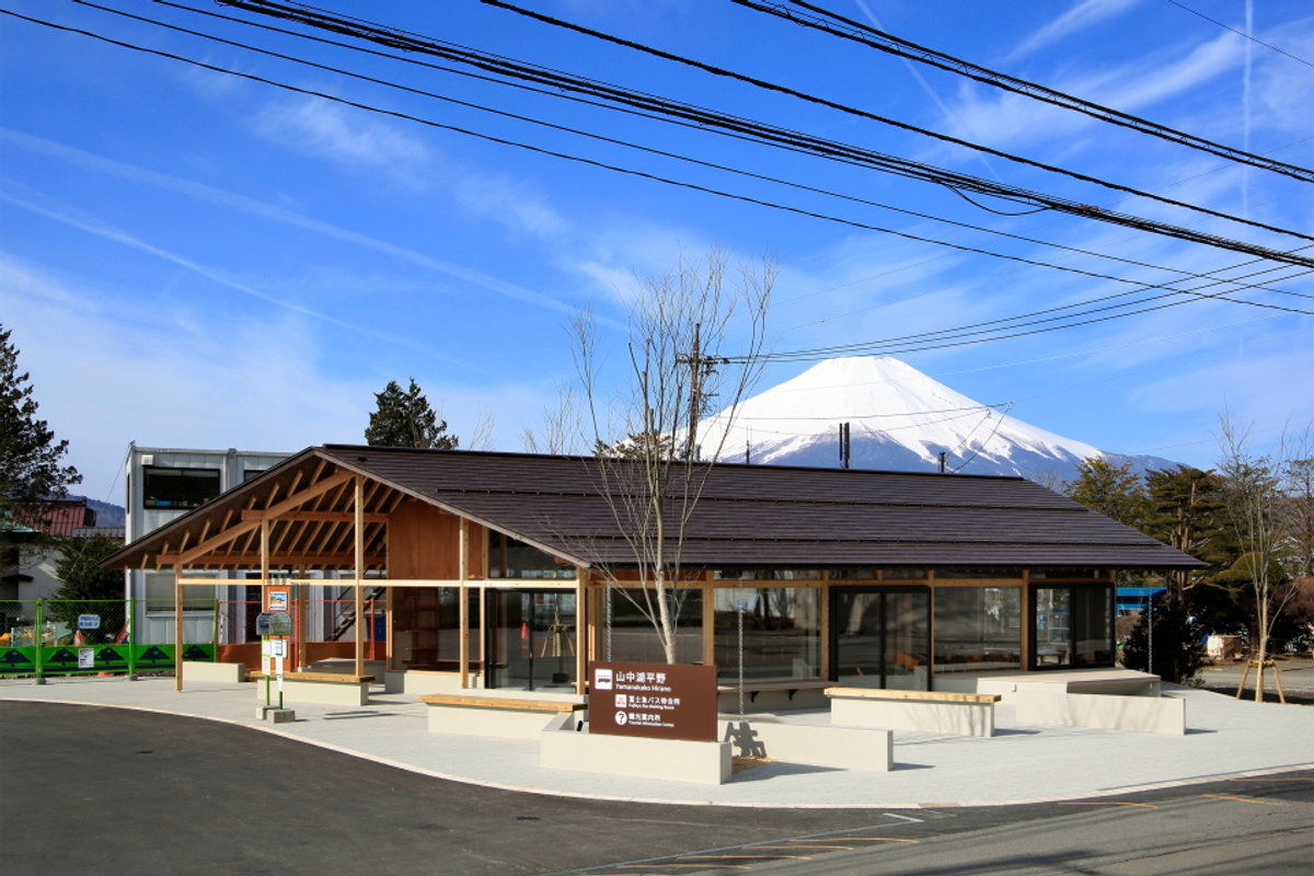山中湖村平野交差点バス待合所